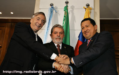 N&eacute;stor Kirchner, Luiz Inacio Lula da Silva y Hugo Ch&aacute;vez Fr&iacute;as (Foto desde http://img.radiobras.gov.br/)