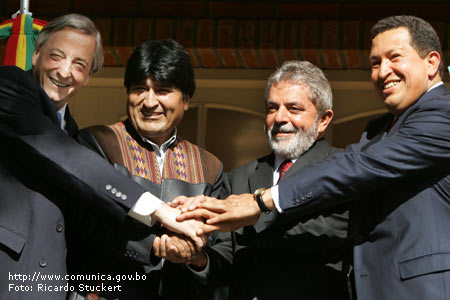 Los presidentes de Venezuela, Hugo Ch&aacute;vez Fr&iacute;as; de Brasil, Luiz In&aacute;cio Lula da Silva; de Bolivia, Evo Morales, y de Argentina, N&eacute;stor Kirschner 
