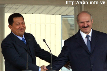 Ch&#225;vez y Lukashenko (foto desde http://abn.info.ve)