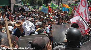 Ecuador: Ind&#237;genas amenazan con una rebeli&#243;n
