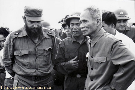 Fidel junto al Primer Ministro vietnamita Pham Van Dong en Septiembre de 1973.