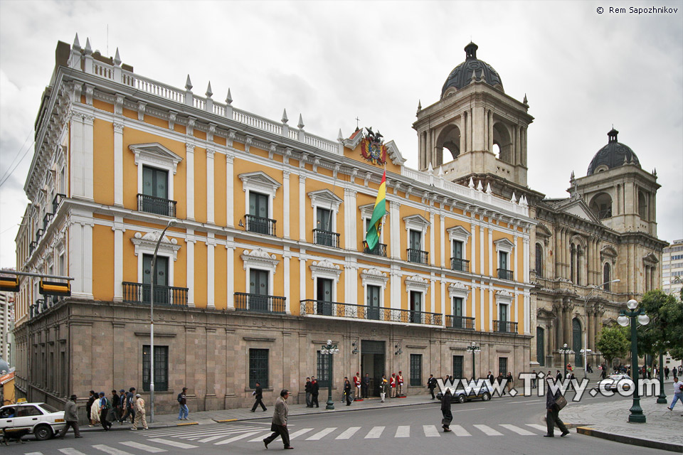 The presidential palace - «Palacio Quemado» («Burned Palace»)