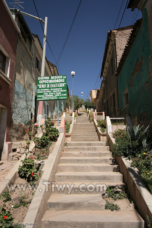 Calle Montecinos. This stair-case street leads to the beacon