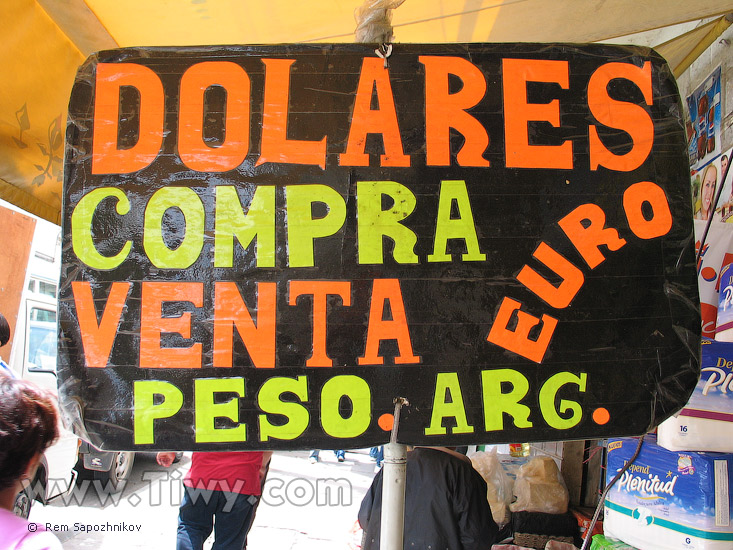 Letreros en las calles de Sucre