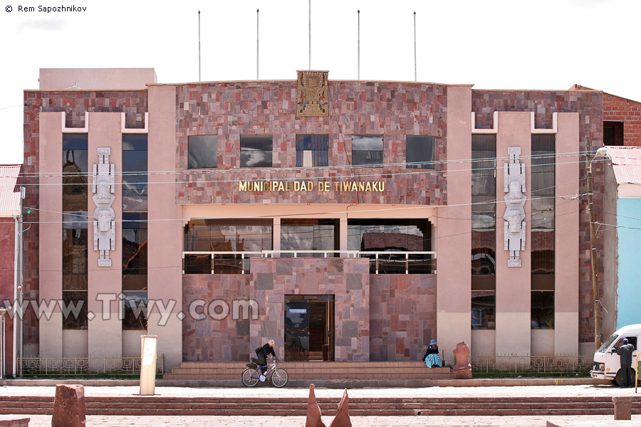 El edificio de la municipalidad de Tiwanaku