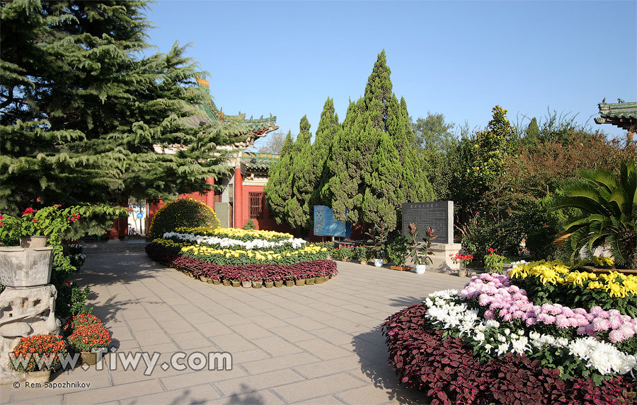 Patio en el complejo memorial de Bao Zheng