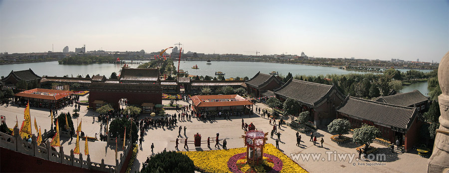 View to the south part of Dragon Pavilion Park
