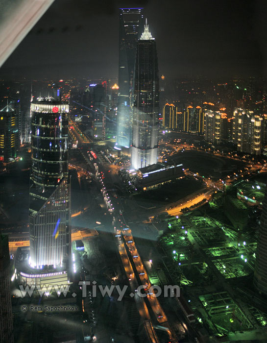 上海环球金融中心和金茂大厦
