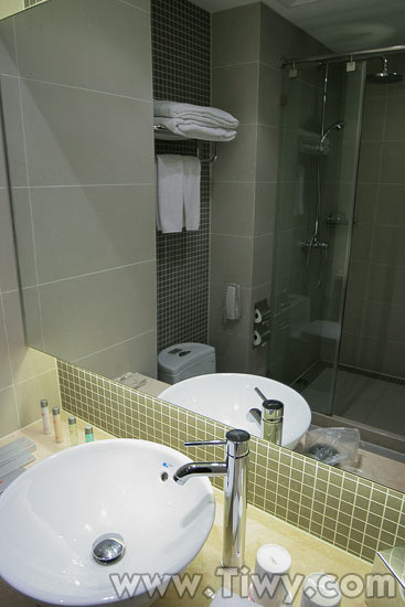 浴室在上海虹口华美达大酒店