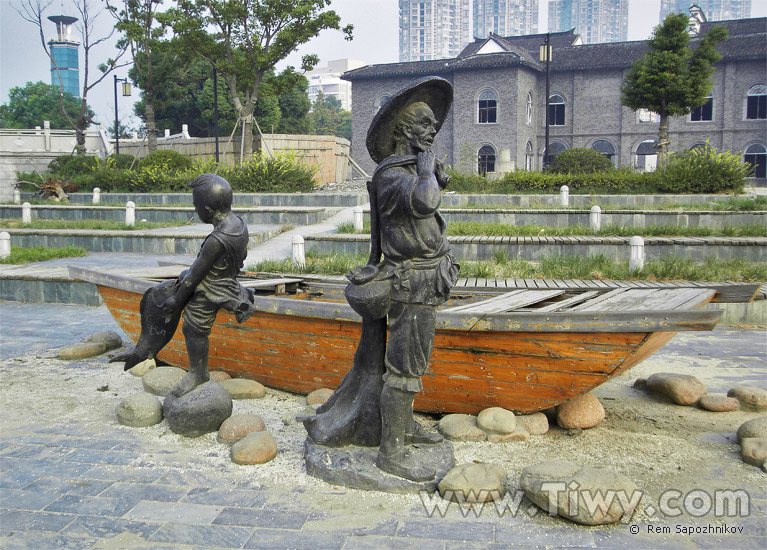 Памятник старику-рыбаку