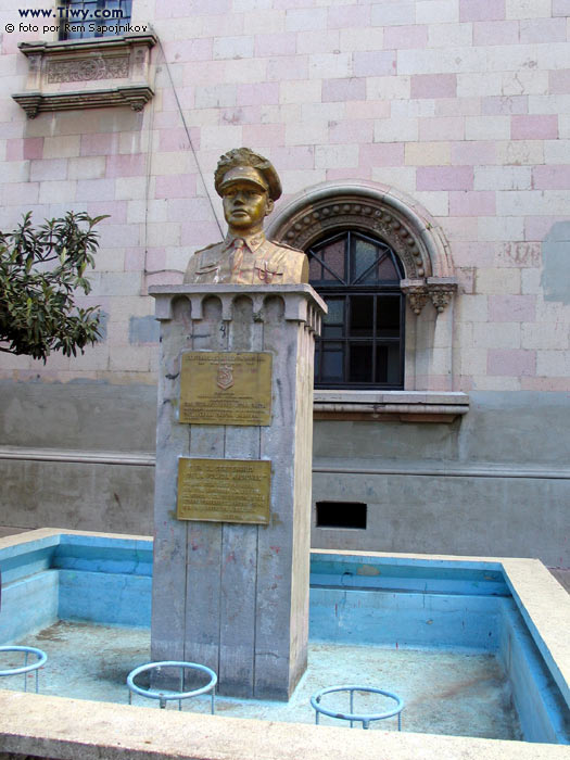 El monumento al general de la policia