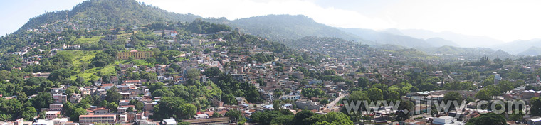 Tegucigalpa en la lengua de los indios nahuatl significa Cerros Plateados. 