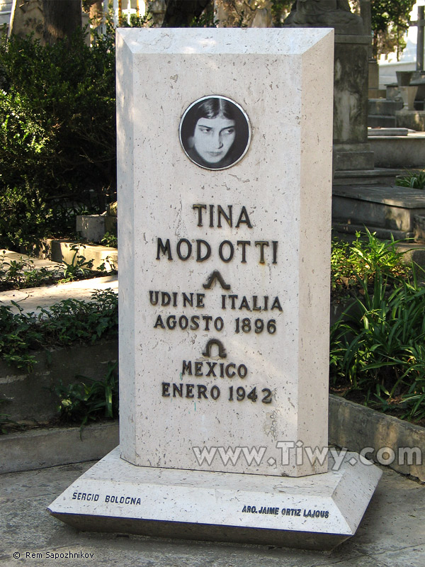 Monument to Tina Modotti in the Italian sector of the Panteon