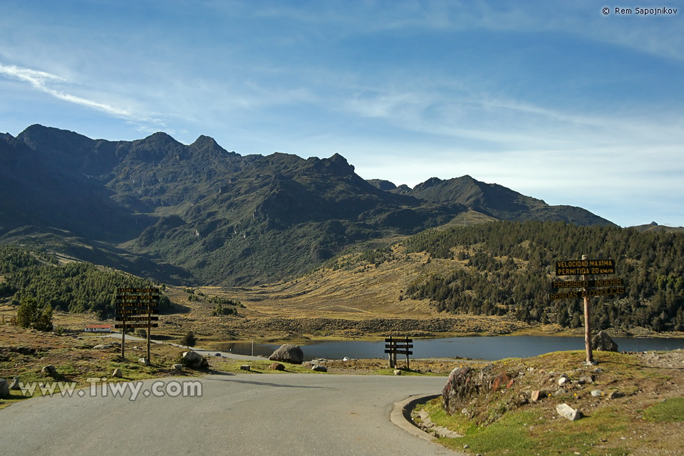 Mountainous lake Mucubaji, National park Sierra Nevada