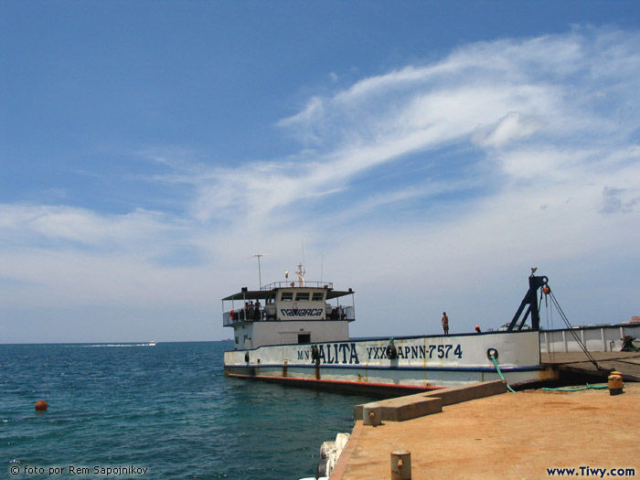 The ferry to Araya is evident to work in the old way but is still reliable. 