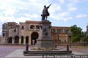 Памятник Колумбу в Санто-Доминго (фото Tiwy.com)