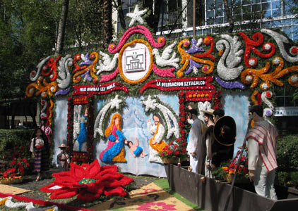 Мексиканское «Nacimiento de Jesus», которым украшено Paseo de la Reforma.