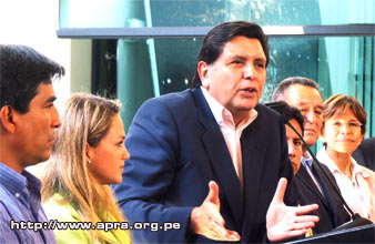 Alan Garc&iacute;a (Foto desde http://www.apra.org.pe)