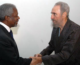 Fidel Castro recibió a Kofi Annan (Foto desde http://www.granma.cubaweb.cu) Fidel Castro recibió a Kofi Annan (Foto desde http://www.granma.cubaweb.cu)