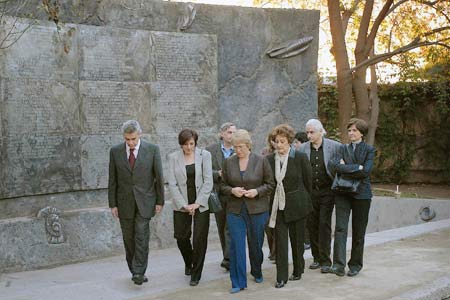Президент Чили Мишель Бачелет посетила Виллу-Гримальди, где более 30 лет назад она содержалась в заключении (фото с сайта http://www.fotopresidencia.cl)