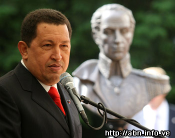 Уго Чавес во время церемонии открытия памятника Симону Боливару (фото с сайта http://abn.info.ve)
