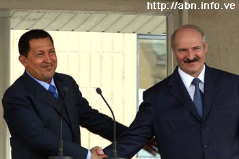 Chávez y Lukashenko (foto desde http://abn.info.ve) Chávez y Lukashenko (foto desde http://abn.info.ve)