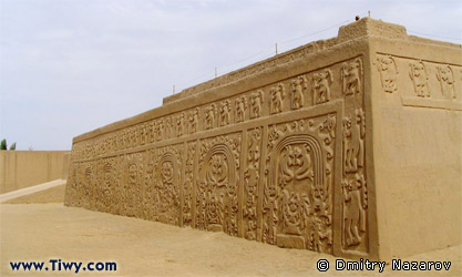 Город Чан-Чан. Барельеф пирамиды Дракона (Фото Дмитрия Назарова)