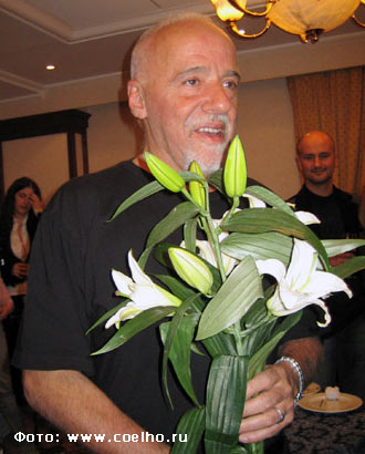 Paulo Coelho (Foto desde http://www.coelho.ru)