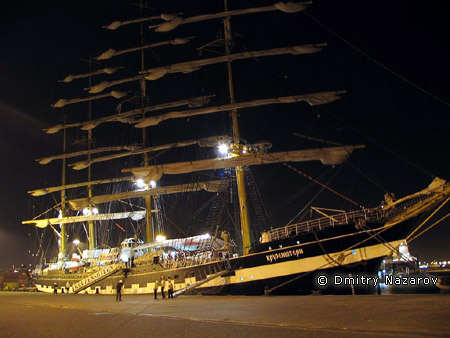 El velero “Cruzenstern” est&aacute; anclado en el puerto peruano de Callao (Foto: Dmitry Nazarov)