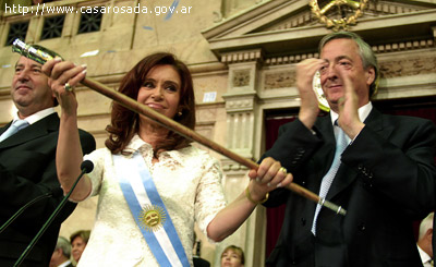 Кристина Фернандес де Кирчнер (фото с сайта http://www.casarosada.gov.ar) Кристина Фернандес де Кирчнер (фото с сайта http://www.casarosada.gov.ar)