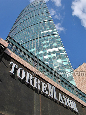 Мексика: Неизвестные угрожают взорвать «Torre Mayor» (Фото Tiwy.com) Мексика: Неизвестные угрожают взорвать «Torre Mayor» (Фото Tiwy.com)
