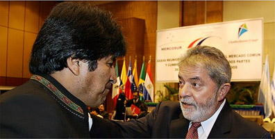 Lula y Evo firman acuerdo para construir carretera en Bolivia Lula y Evo firman acuerdo para construir carretera en Bolivia