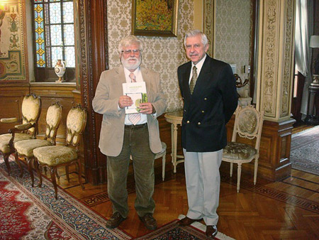 Уругвай: Российскому соотечественнику С.С. Флегинскому вручена книга «Кто есть кто в зарубежной российской диаспоре» Уругвай: Российскому соотечественнику С.С. Флегинскому вручена книга «Кто есть кто в зарубежной российской диаспоре»