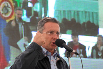 Колумбия: Урибе идёт на третий срок