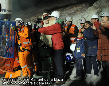 Chile: Explosi&#243;n de alegr&#237;a en Chile y el mundo! &#161;&#161;OBJETIVO CUMPLIDO!!: LOS 33 MINEROS RESCATADOS!!!