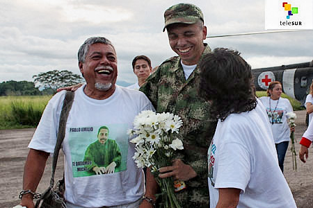 Moncayo agradece a Correa, Ch&#225;vez y Lula por su liberaci&#243;n