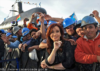 Кристина Киршнер и «аргентинское чудо» (Фото: http://www.casarosada.gov.ar) Кристина Киршнер и «аргентинское чудо» (Фото: http://www.casarosada.gov.ar)