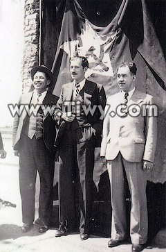 В центре – Энрике Кирберг-Балтянский