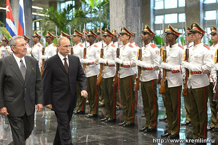 Raul Castro and Vladimir Putin