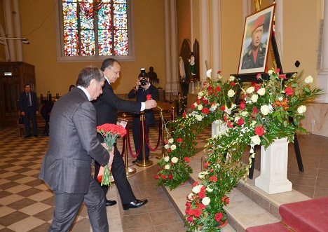 Pueblo ruso rindi&#243; sentido homenaje al Comandante Eterno Hugo Ch&#225;vez en catedral cat&#243;lica moscovita.