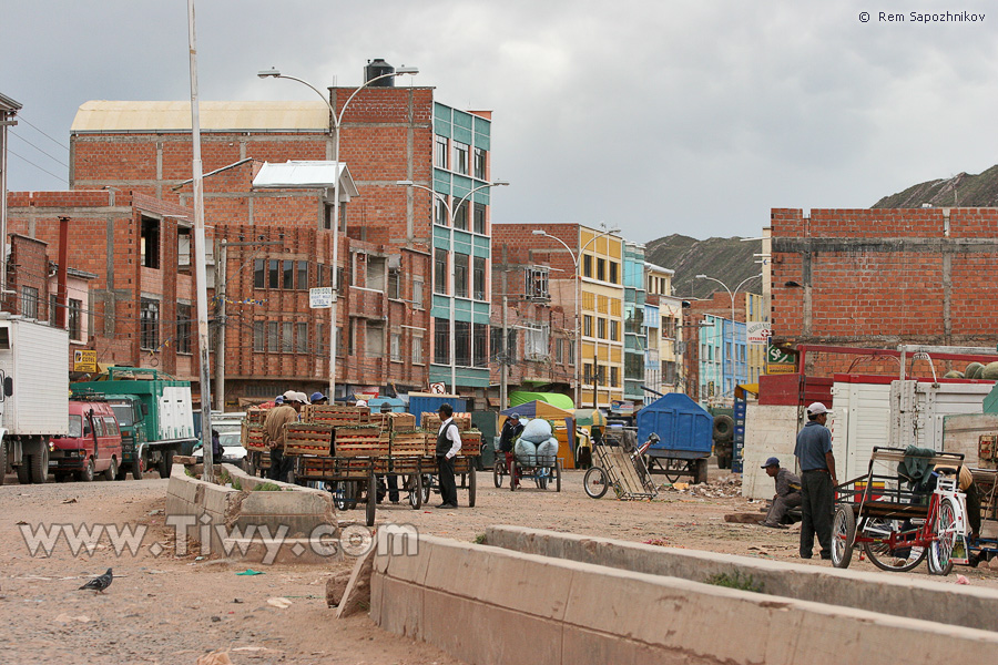 Bicycle carriages are the main transport means of Desaguadero