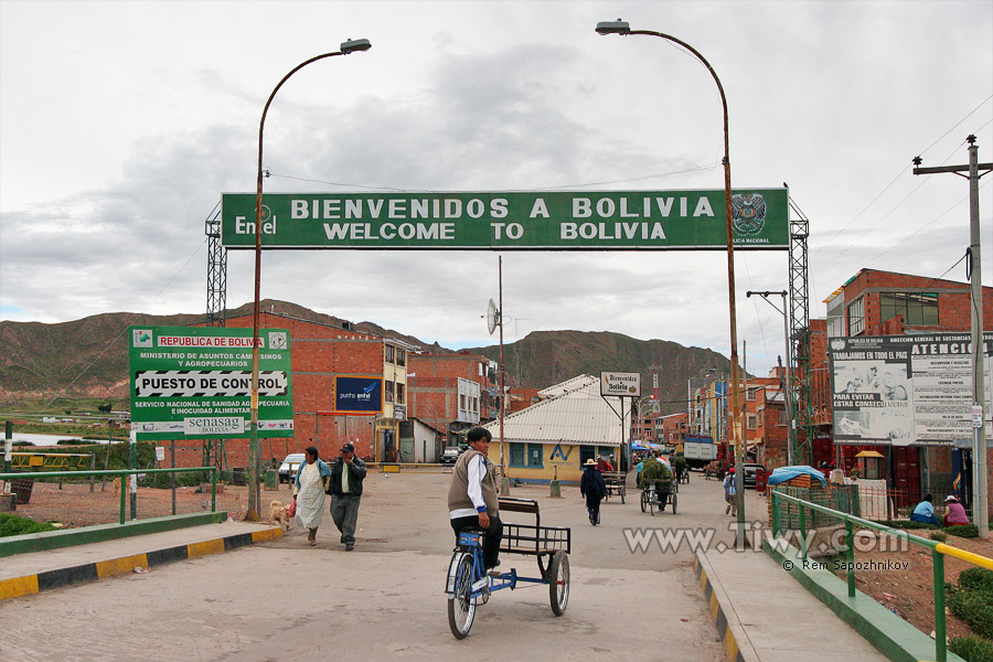 Bridge that connects Bolivia and Peru