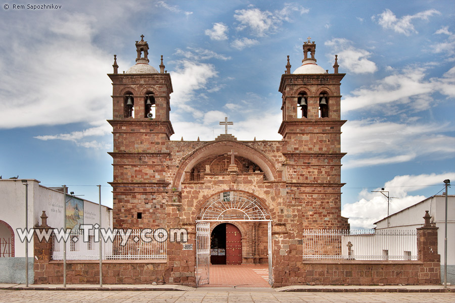 La vieja iglesia  del Apóstol Santiago, construida en 1649