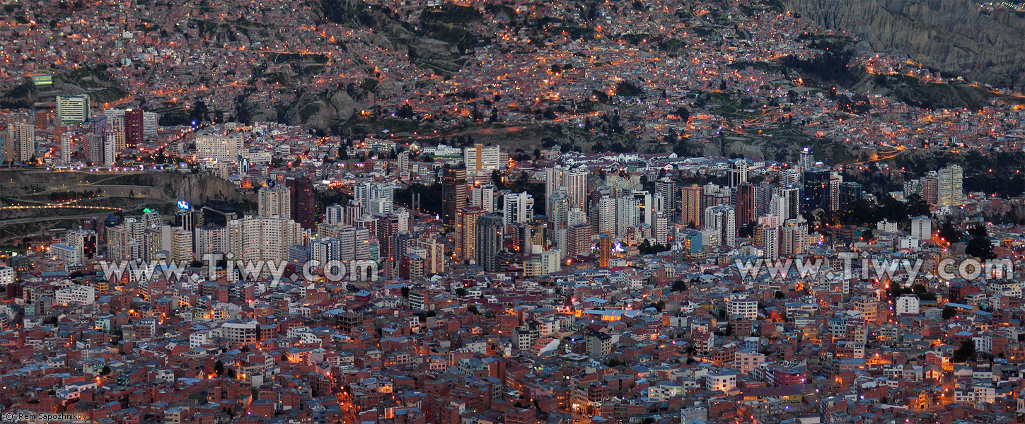 Las primeras luces de La Paz de noche