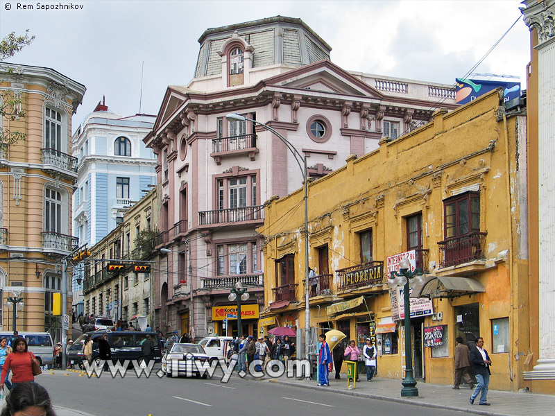 Plaza Murillo, esquina de las calles Bolivar y Ballivian