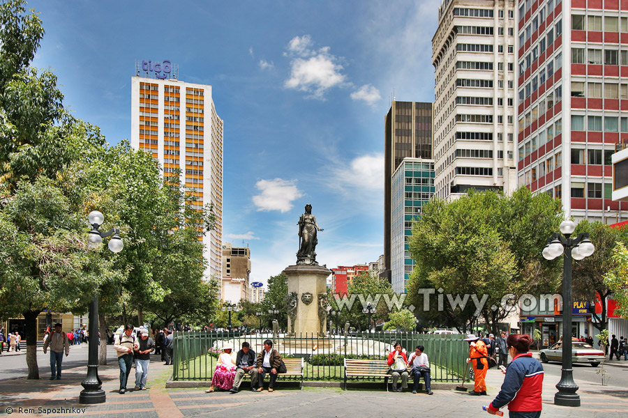 The monument to Madre Patria (Mother Homeland)