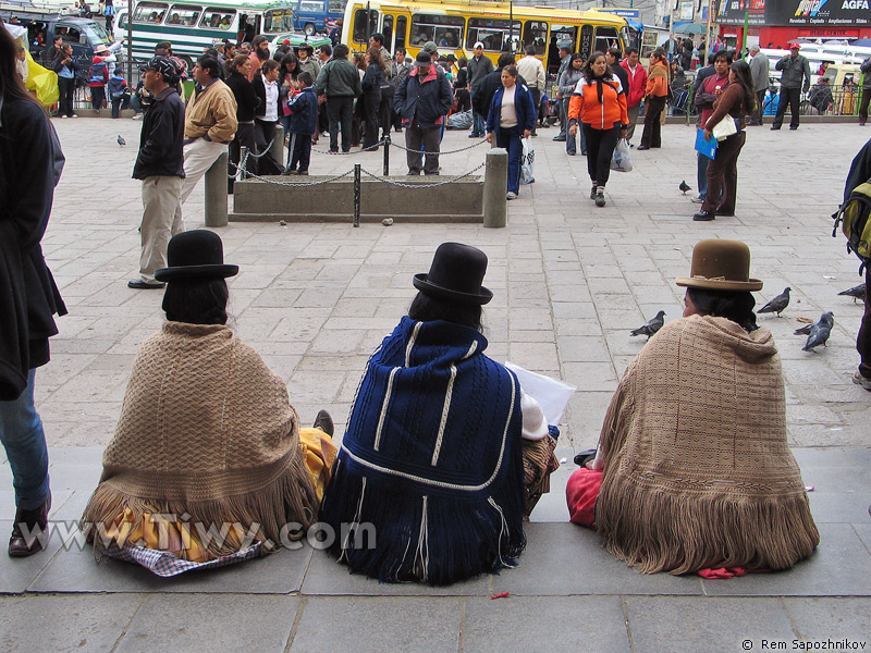 People at the San Francisco square