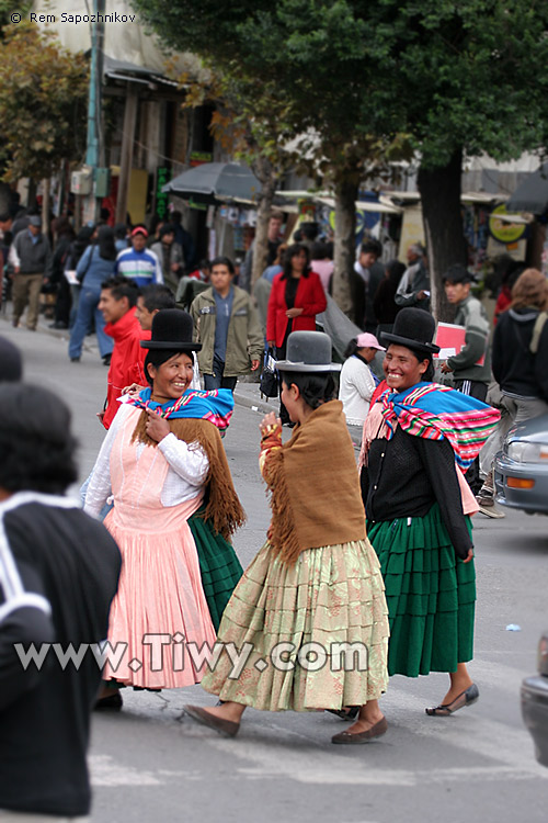 People at the San Francisco square