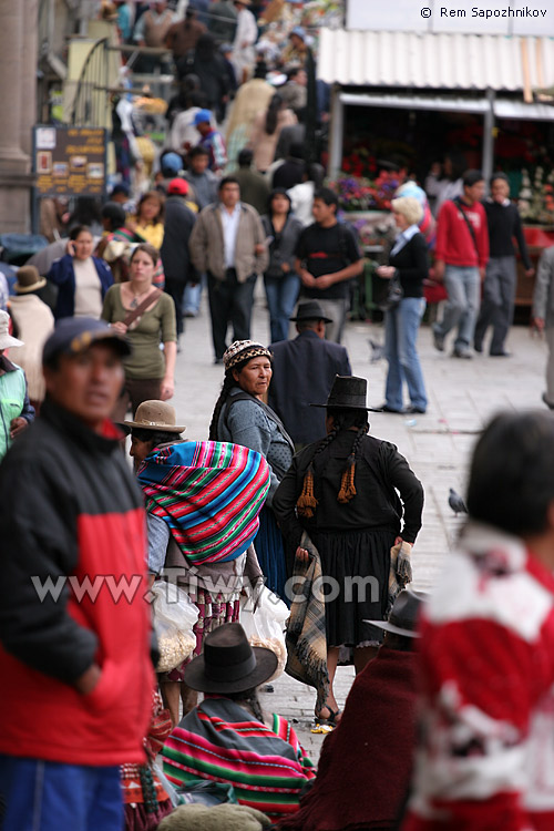 Personas en la Plaza San Francisco