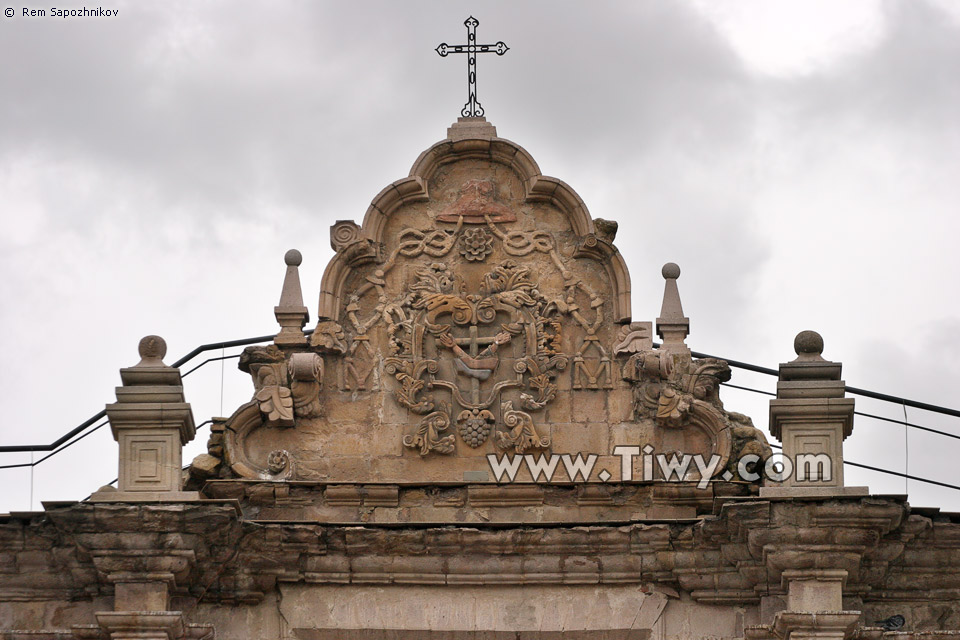 Elementos de la fachada de la iglesia de San Francisco